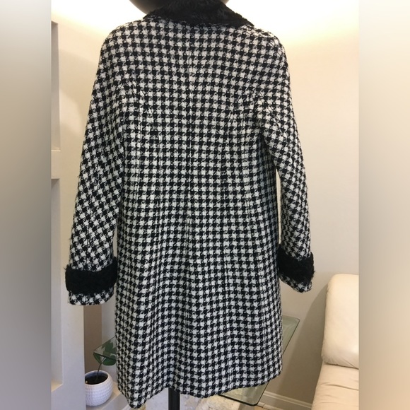 Authentic Christian Dior coat (Mid-length) with for trim. - Picture 2 of 16